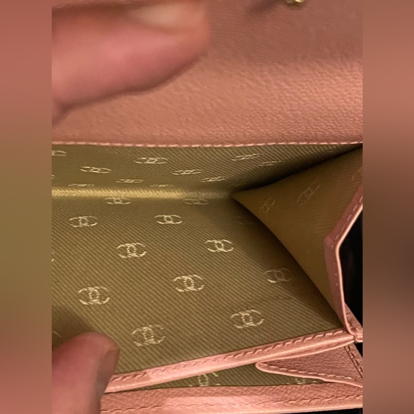 Authentic Pre-loved CHANEL Compact Double-Sided Wallet in Pink Leather - Picture 6 of 13